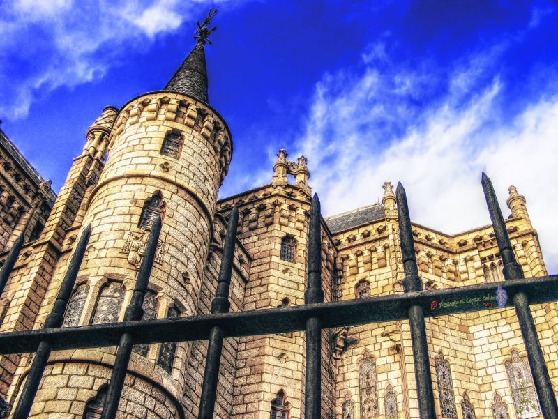 Palacio Episcopal. Obra de Gaudi. Astorga. Leon Reducc.jpg